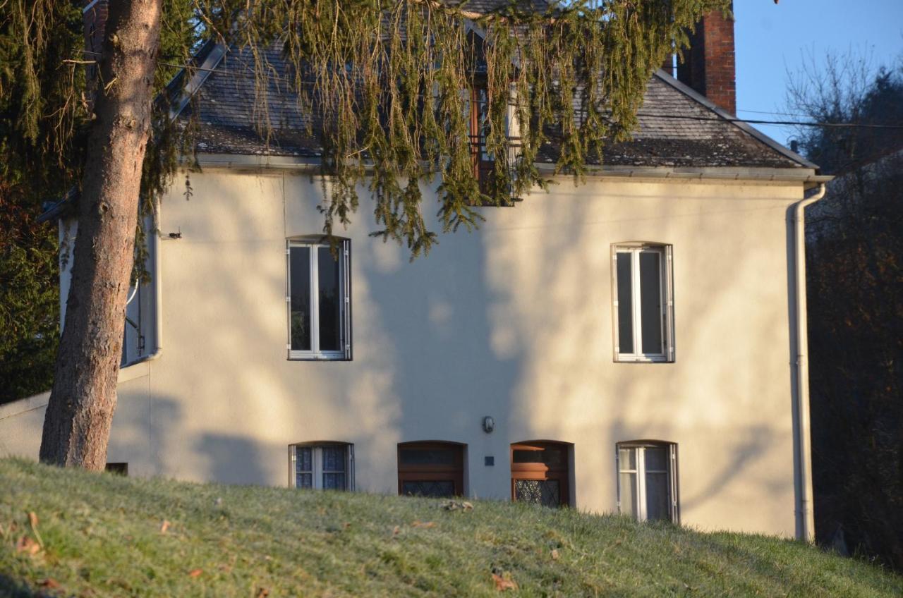 Gite Au Bord De L'Eau Jusqu'A 8 Personnes Chambon-sur-Voueize Exterior photo
